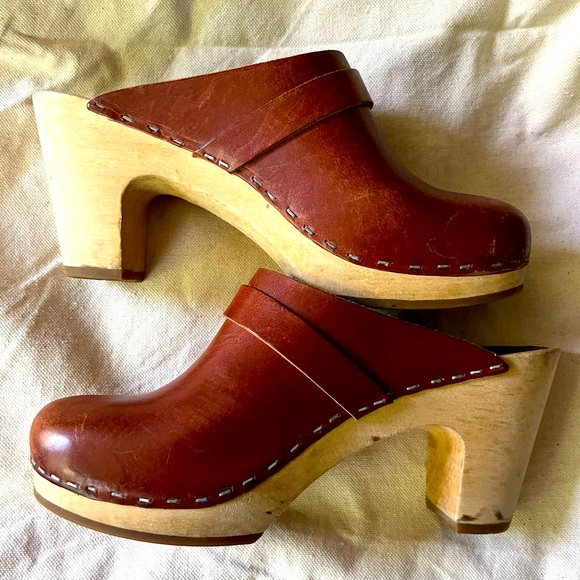 Swedish Hasbeens Shoes - Swedish Hasberns brown cognac classic slip on clogs size 36- size 5.5/6